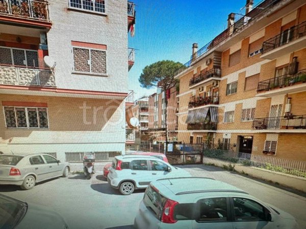 locale commerciale in vendita a Roma in zona Portuense
