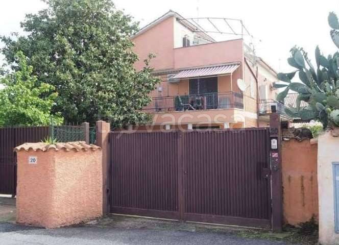 appartamento in vendita a Roma in zona Lunghezza