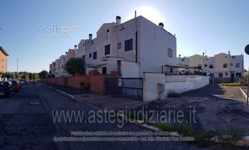 appartamento in vendita a Roma in zona Settecamini