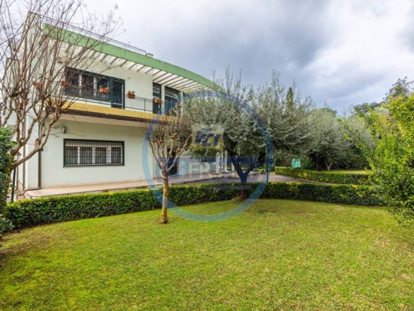 casa indipendente in vendita a Roma in zona Tor de' Cenci