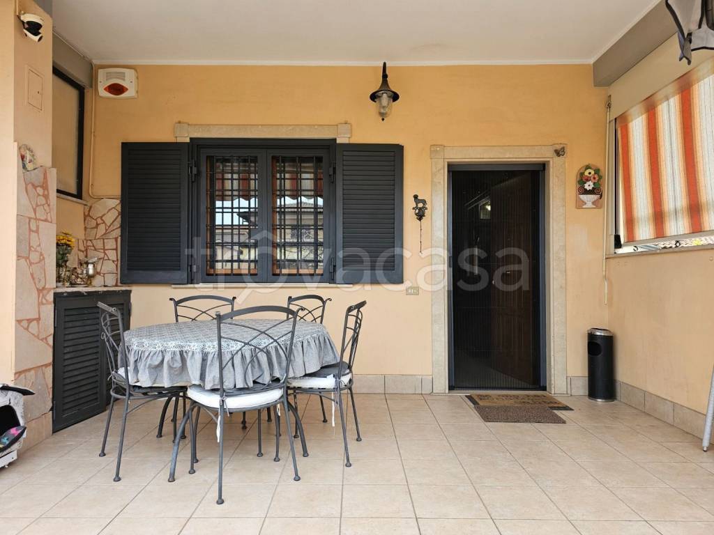 casa indipendente in vendita a Roma in zona Finocchio