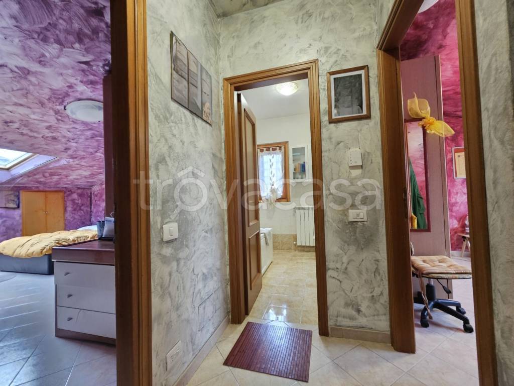 casa indipendente in vendita a Roma in zona Finocchio