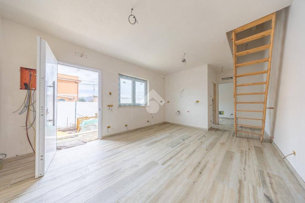 casa indipendente in vendita a Roma in zona Giardini di Corcolle