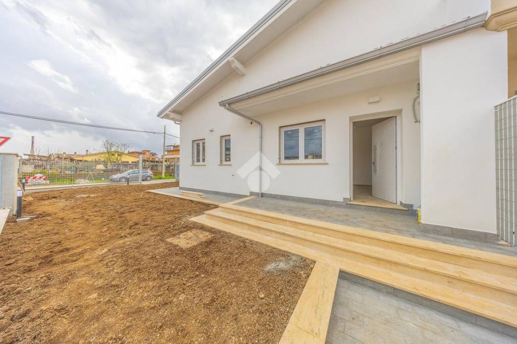 casa indipendente in vendita a Roma in zona Giardini di Corcolle