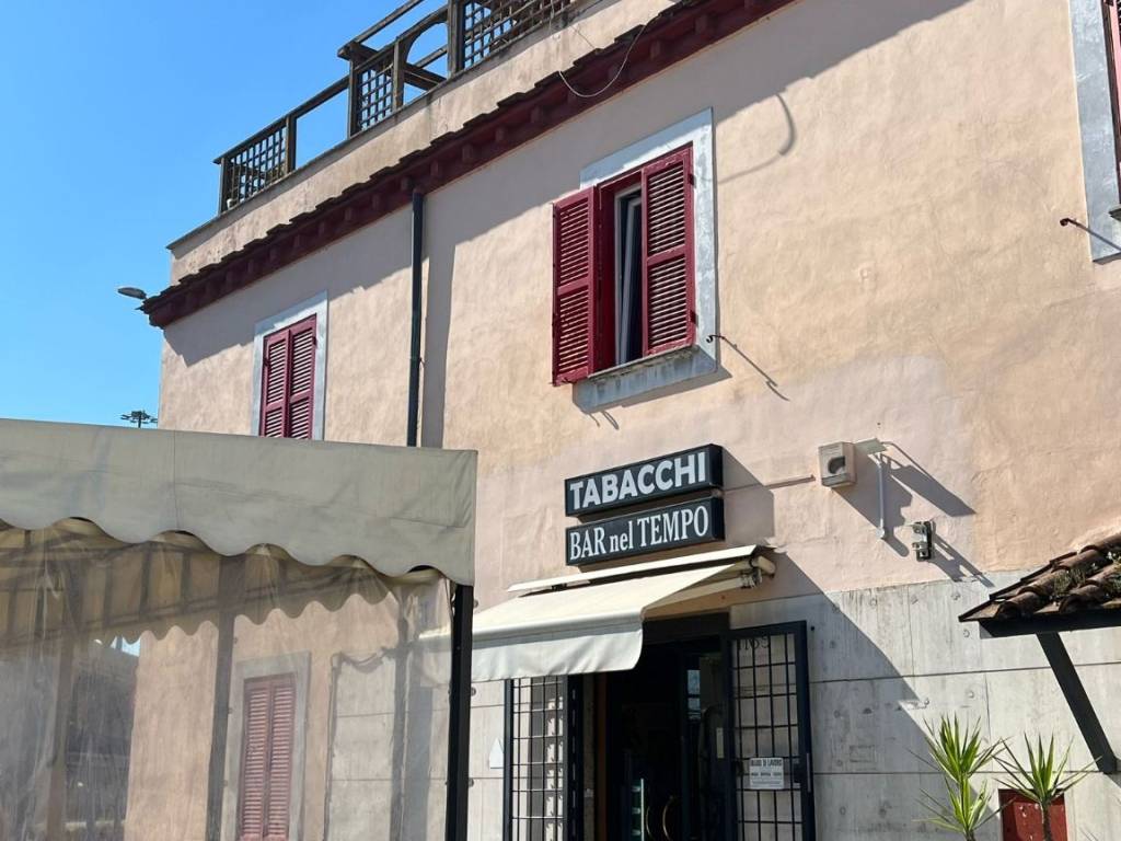 negozio in vendita a Roma in zona Labaro