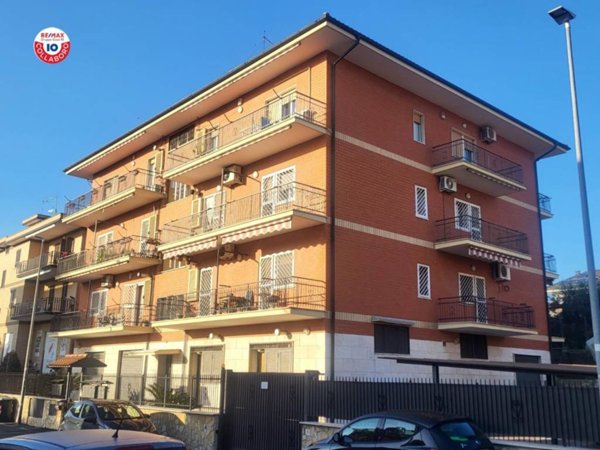 appartamento in vendita a Roma in zona Case Rosse