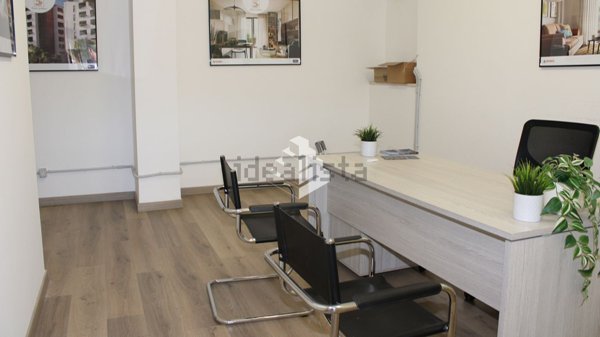 negozio in vendita a Roma in zona Torre Angela