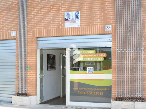 negozio in vendita a Roma in zona Torre Angela