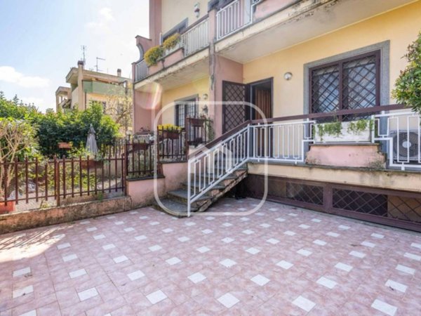 casa indipendente in vendita a Roma in zona Torre Angela