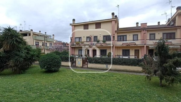 casa indipendente in vendita a Roma in zona Torre Angela
