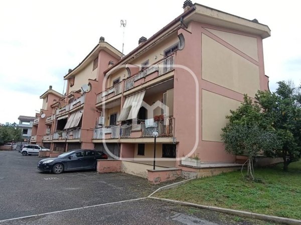 casa indipendente in vendita a Roma in zona Torre Angela