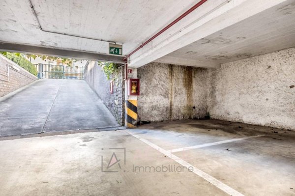 negozio in vendita a Roma in zona Axa