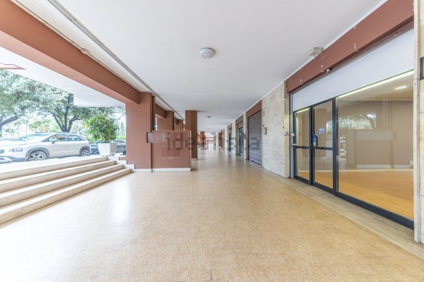 locale commerciale in vendita a Roma