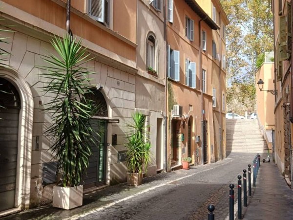 appartamento in vendita a Roma in zona Parione/Sant'Eustachio