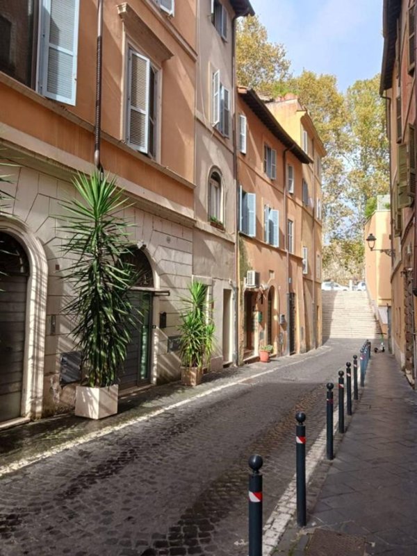 appartamento in vendita a Roma in zona Parione/Sant'Eustachio