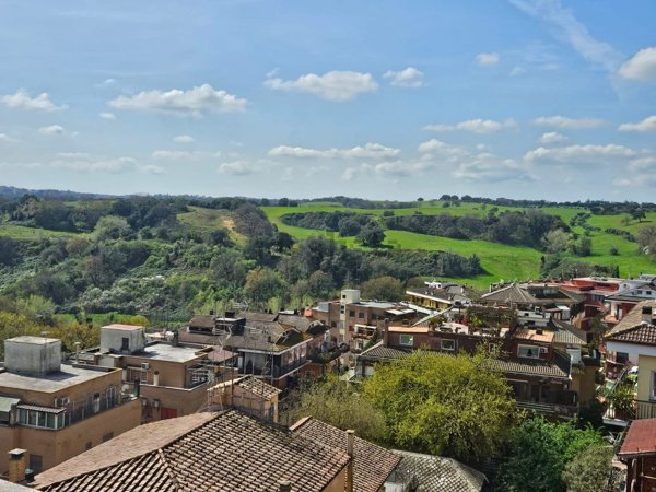 appartamento in vendita a Roma in zona Tomba di Nerone