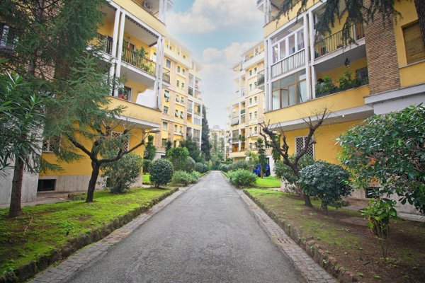 appartamento in vendita a Roma in zona Ostiense