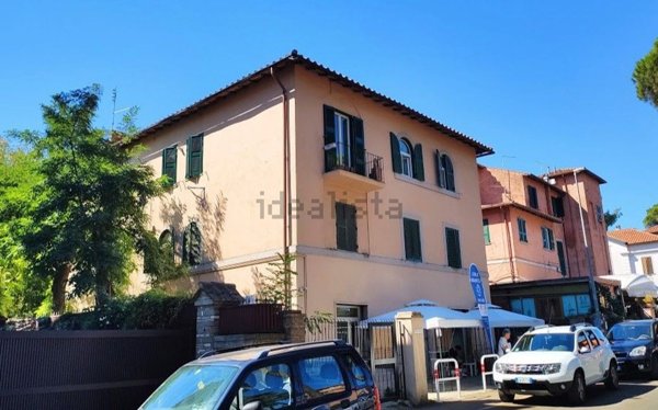 appartamento in vendita a Roma in zona Appio Pignatelli