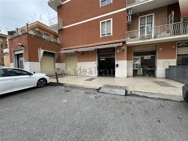 locale commerciale in vendita a Roma