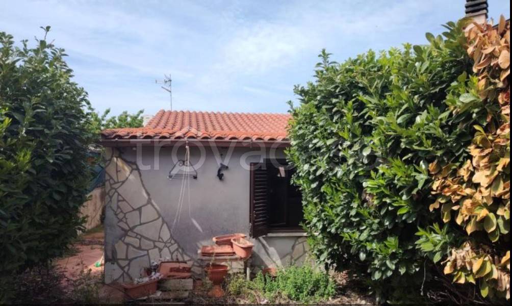 locale di sgombero in vendita a Roma in zona Finocchio