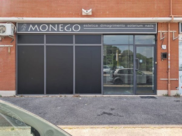 negozio in vendita a Roma in zona Cinquina
