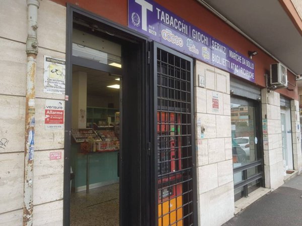negozio in vendita a Roma in zona Colle del Sole