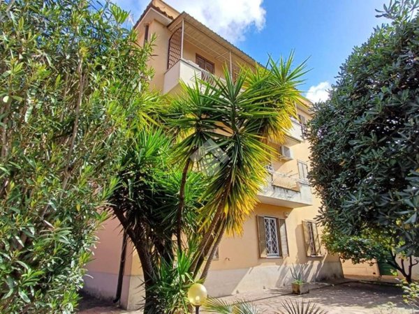 appartamento in vendita a Roma in zona Appio Pignatelli