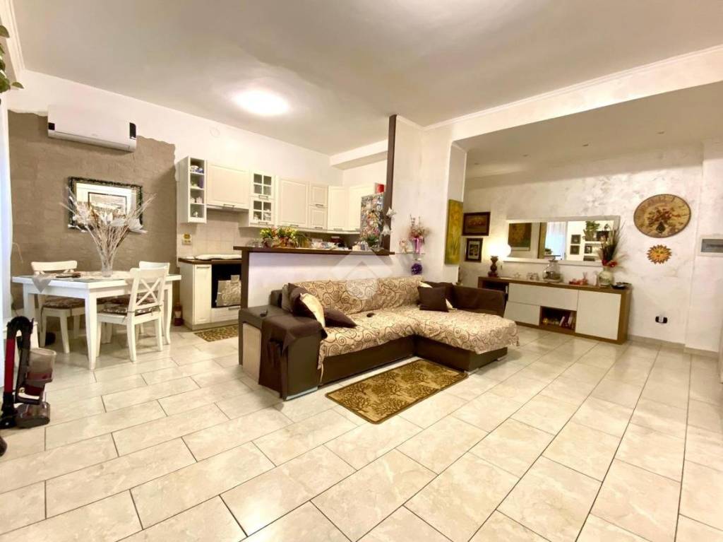 appartamento in vendita a Roma in zona Appio Claudio