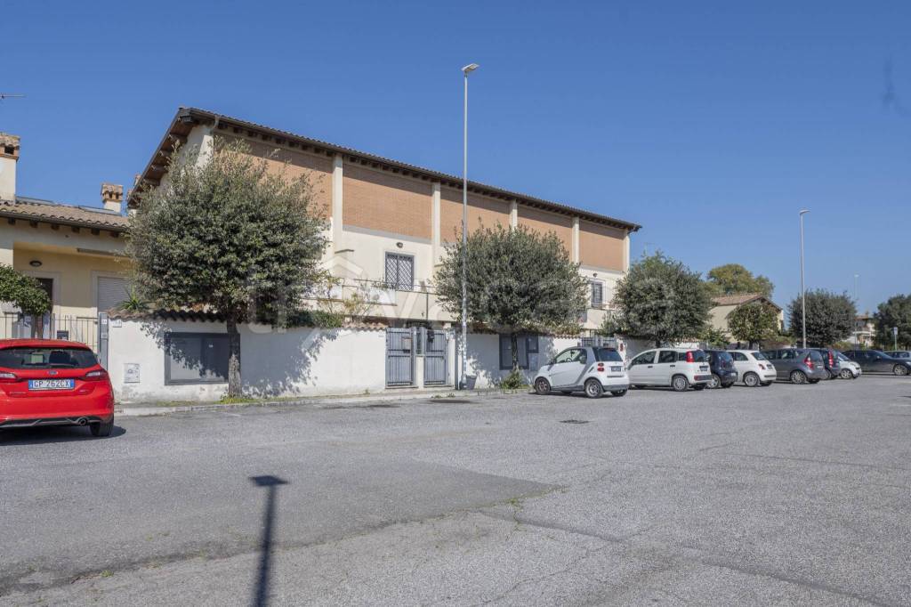 casa indipendente in vendita a Roma in zona Ostia Antica