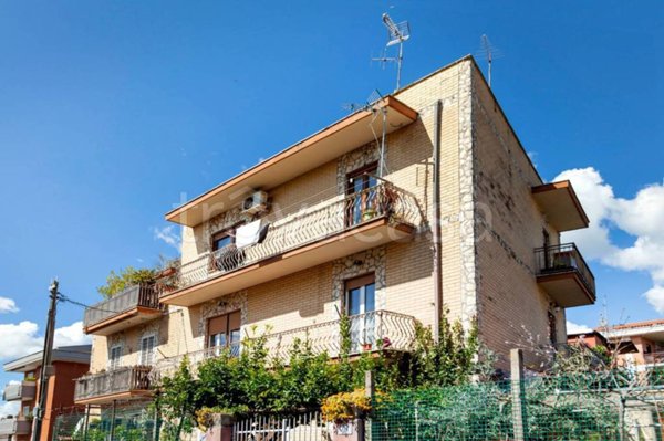 appartamento in vendita a Roma in zona Sette Bagni