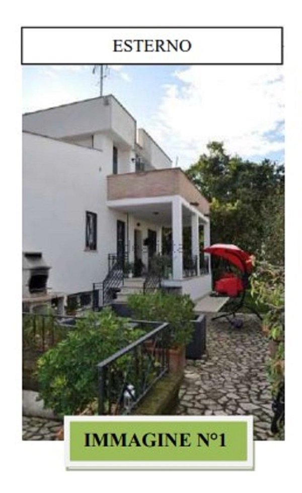 casa indipendente in vendita a Roma in zona Valle Santa