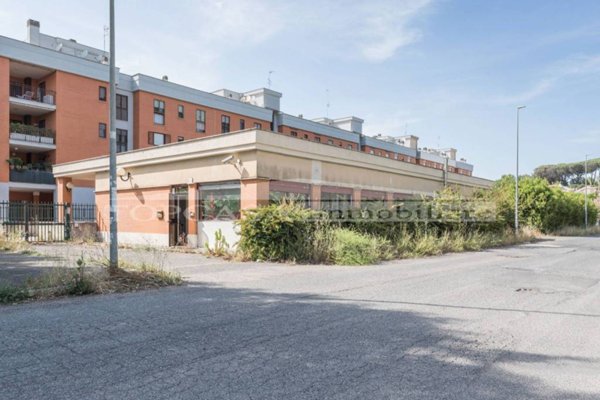 negozio in vendita a Roma in zona Appio Latino