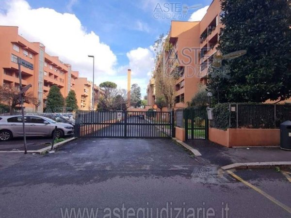 appartamento in vendita a Roma in zona Ardeatino