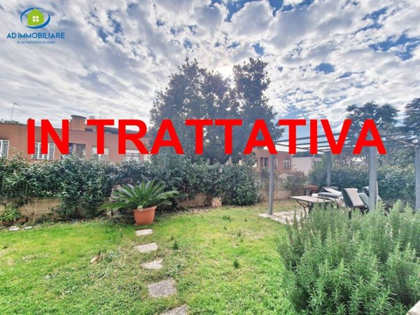 appartamento in vendita a Roma in zona Tor Cervara