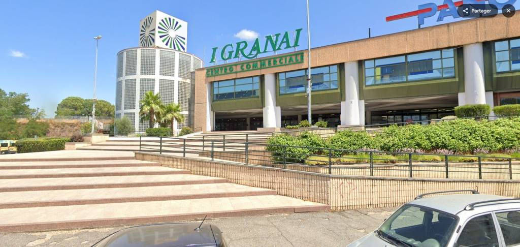 negozio in vendita a Roma in zona Ardeatino