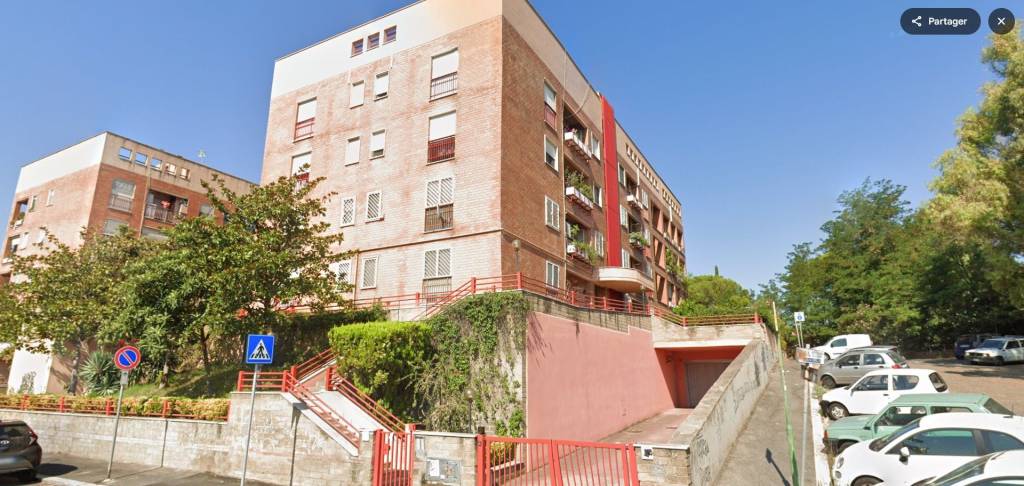 appartamento in vendita a Roma in zona Colle del Sole