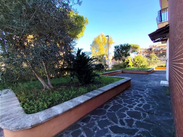 appartamento in vendita a Roma in zona Colle del Sole