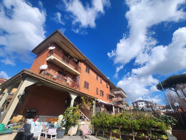 appartamento in vendita a Roma in zona Tor Cervara