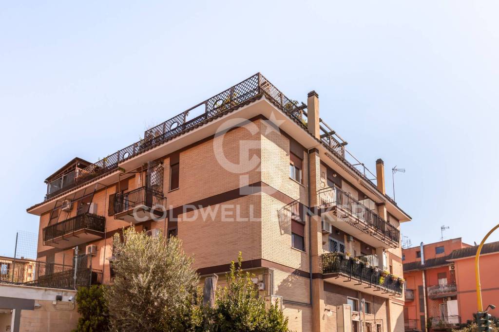 appartamento in vendita a Roma in zona Sette Bagni