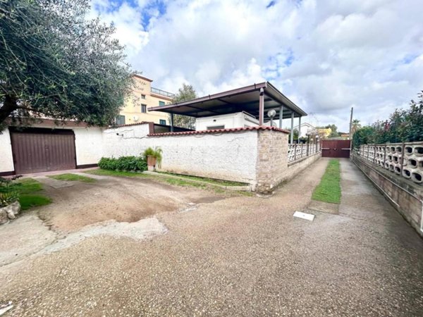 casa indipendente in vendita a Roma in zona Ostia