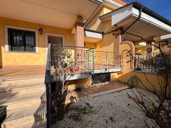 casa indipendente in vendita a Roma in zona Selvotta