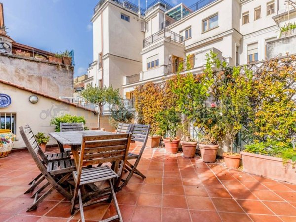 appartamento in vendita a Roma in zona Trevi-Colonna