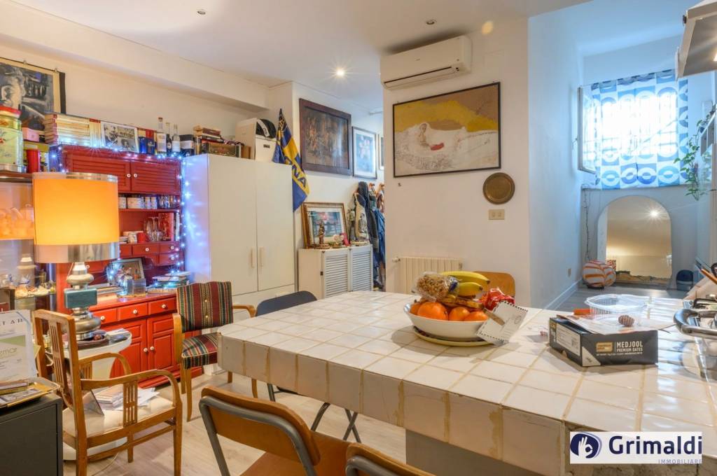 appartamento in vendita a Roma in zona Ardeatino