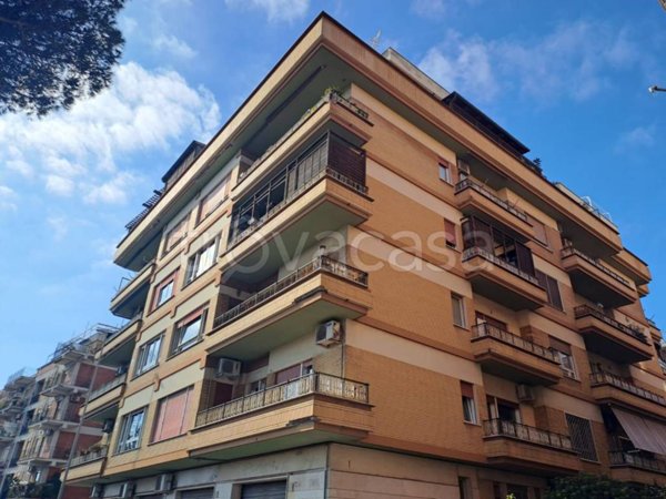 appartamento in vendita a Roma in zona Ostia
