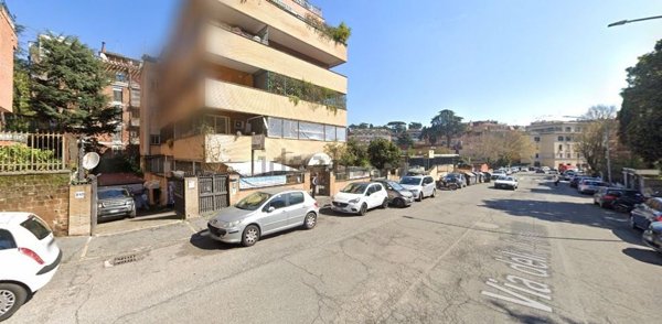 locale commerciale in vendita a Roma in zona Della Vittoria