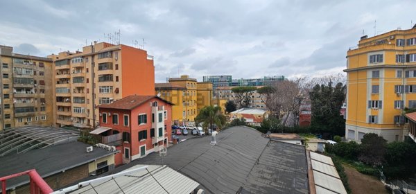 appartamento in vendita a Roma in zona Ostiense