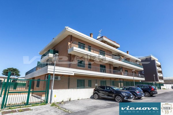 appartamento in vendita a Roma in zona Osteria del Curato