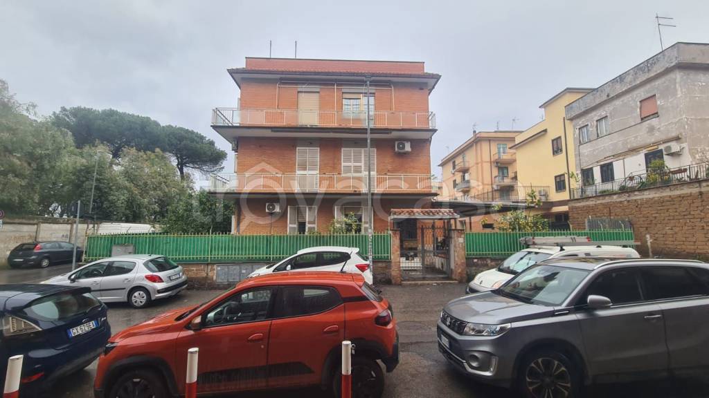 appartamento in vendita a Roma in zona Torre Angela