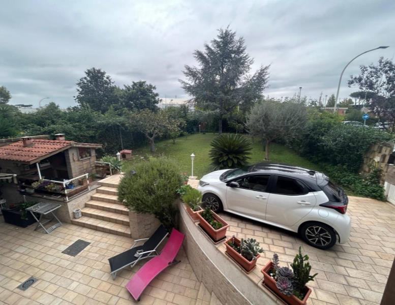 casa indipendente in vendita a Roma in zona Axa