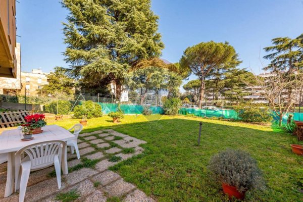 appartamento in vendita a Roma in zona Torre Gaia